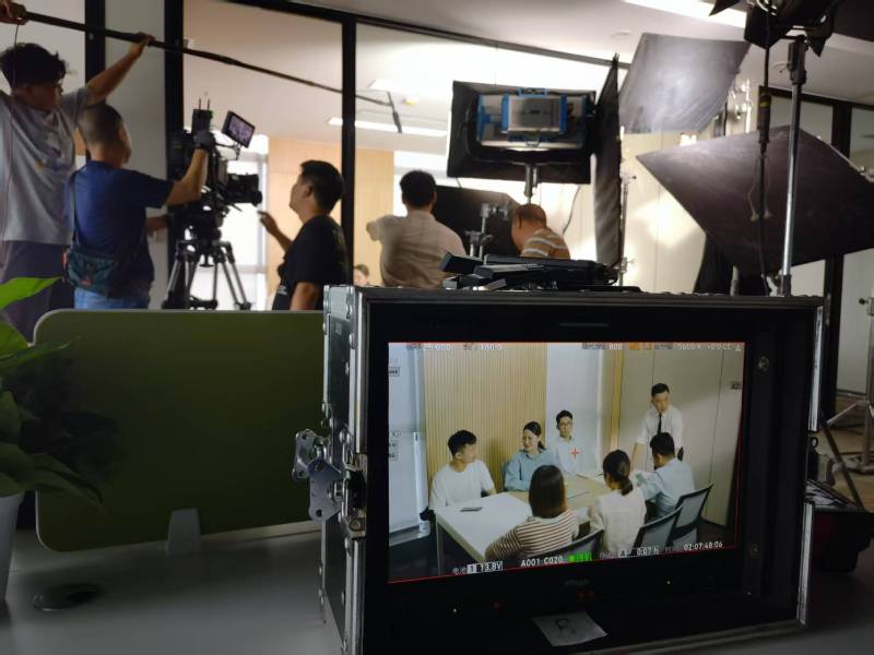 罗田县TVC拍摄公司：科技产品视觉化大师，诠释未来感与功能美学